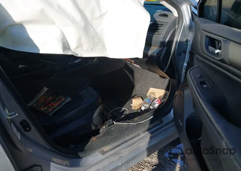 2015 Subaru Legacy 2.5I Limited z USA, uszkodzony, nr VIN 4S3BNBL61F3024465